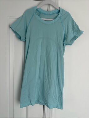 Lululemon Swiftly Tech tee size 2 EUC